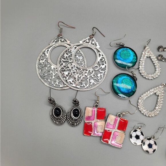 UNBRANDED Lot Of Dangle Earrings - Picture 2 of 4